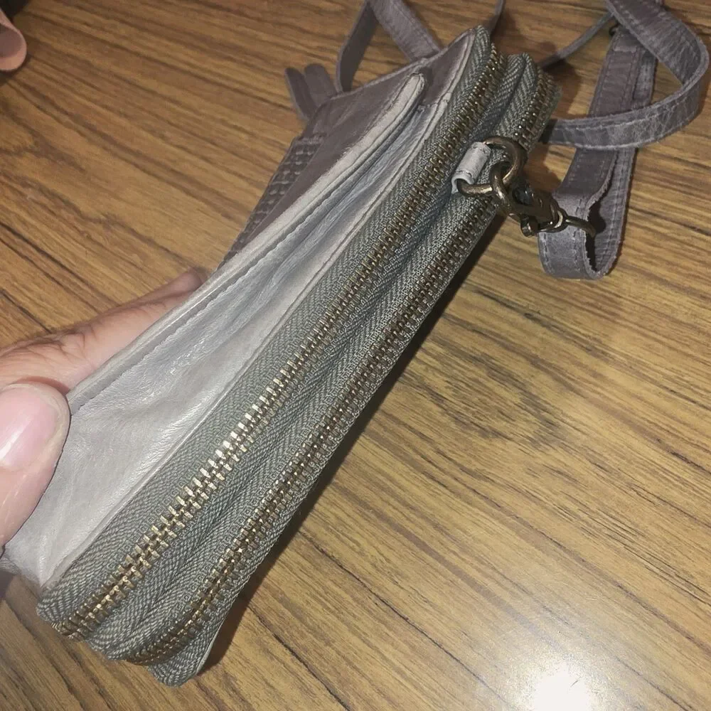 MILO ELLA Gray Leather Crossbody Multi Compartment Wallet Vacation Travel Canada